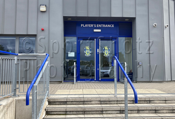 Aveley FC v Dartford FC - Dartford win 0:1 (Harvey Bradbury) - apostrophe or not apostrophe?