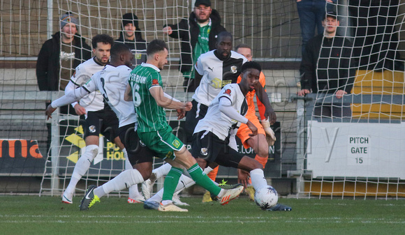 Dartford draw 2:2 with Yeovil Town. (George Alexnder 17', Richard Chin 70').